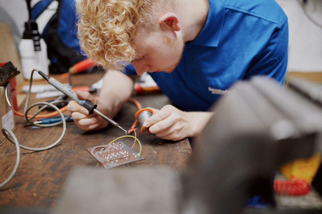 Lehre Elektrotechnikerin Modul Anlagen Und Betriebstechnik